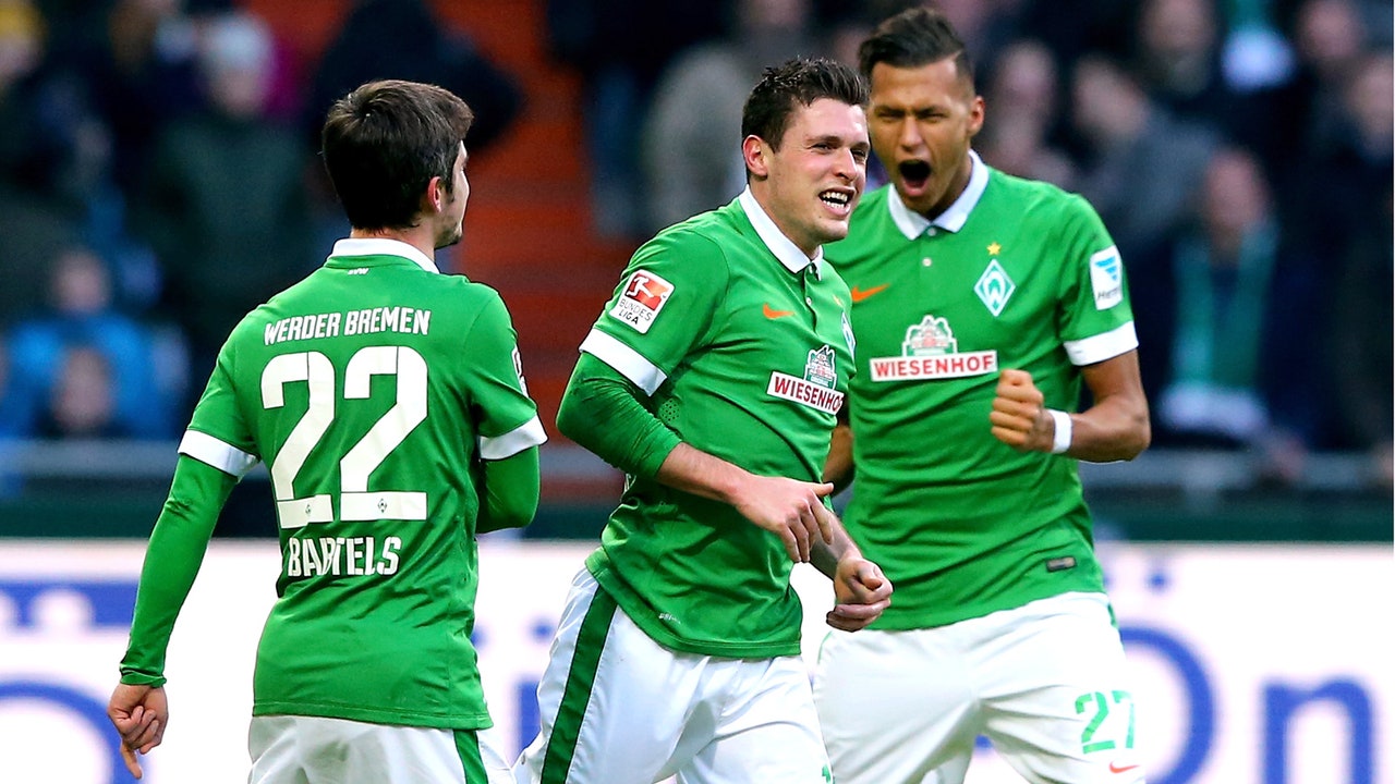 Werder Bremen roll to fourth straight win, Augsburg let 2-goal lead slip